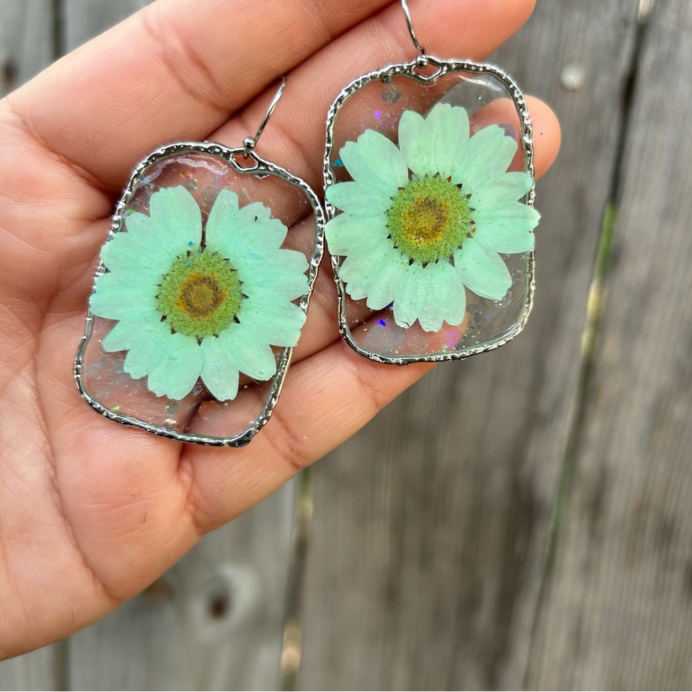 Handmade resin earrings flower